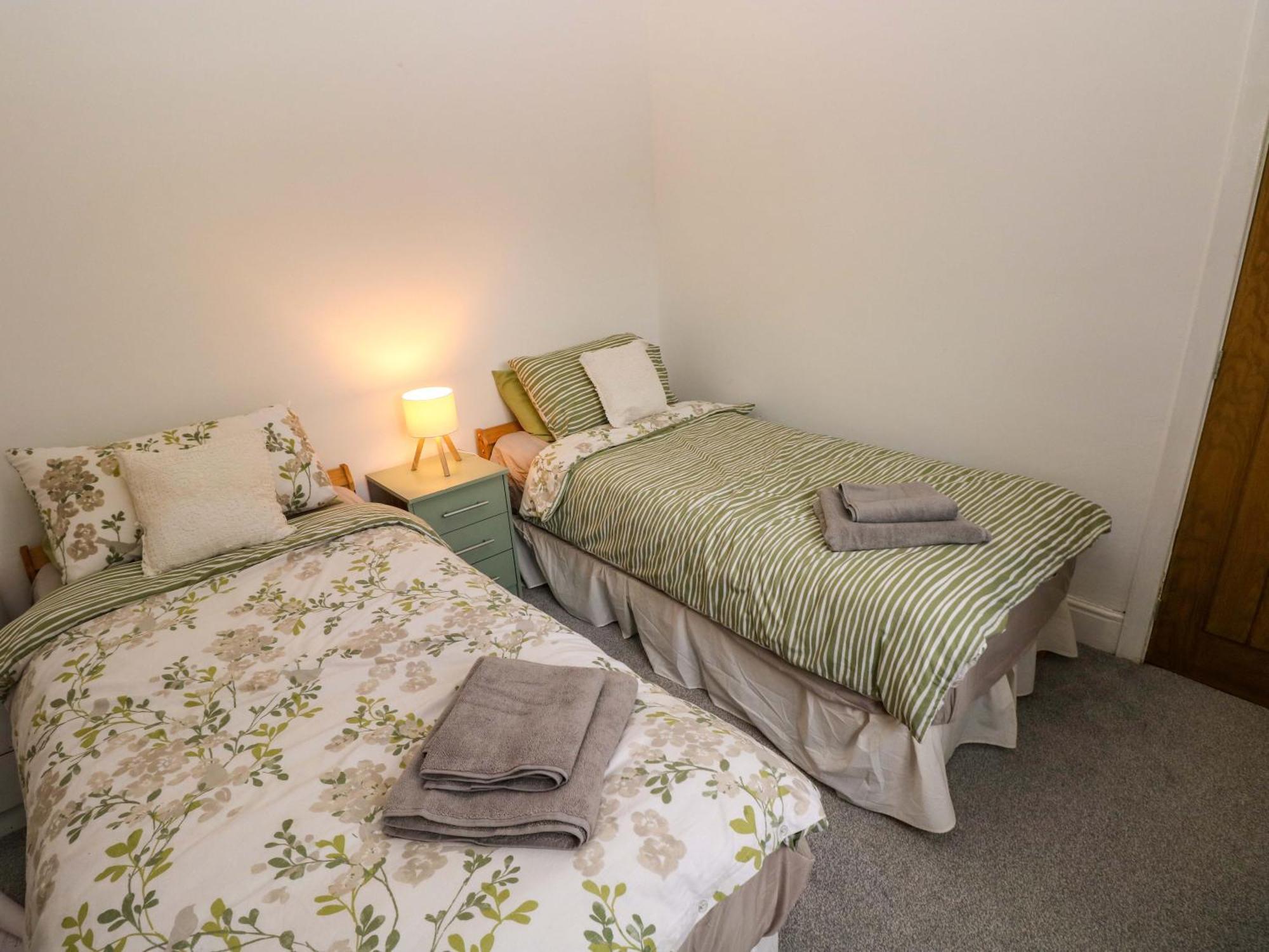 100 Cwmphil Road Holiday home *