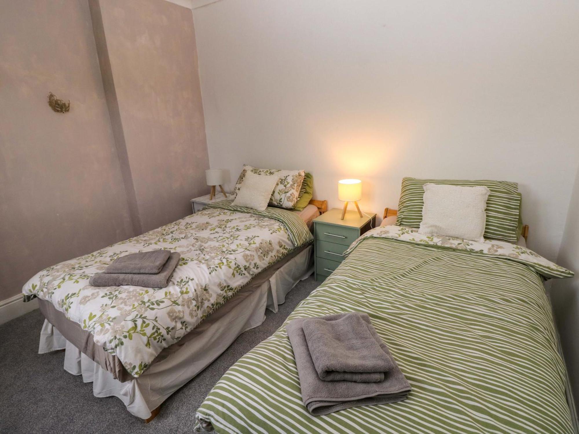 Holiday home 100 Cwmphil Road *