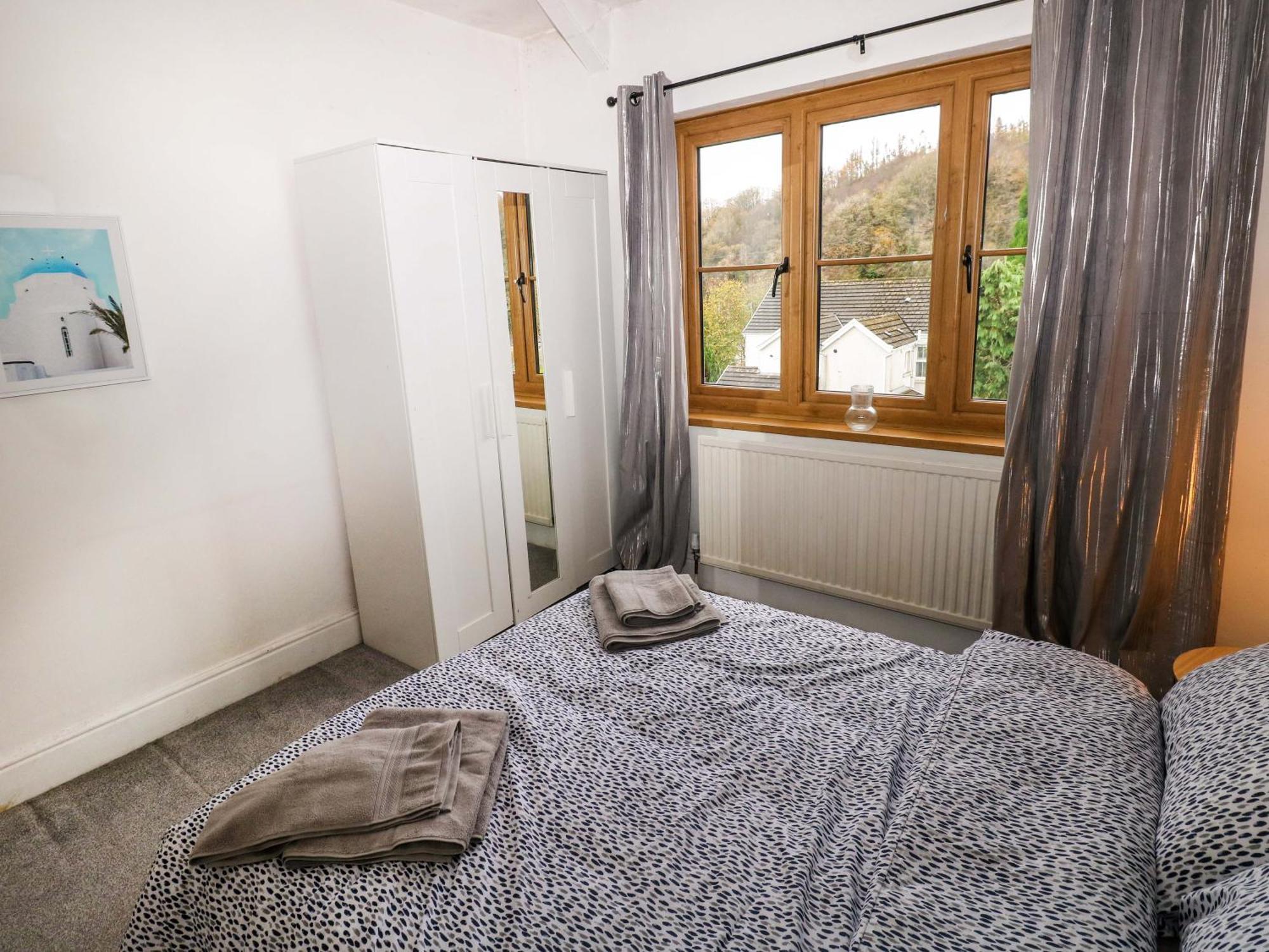 100 Cwmphil Road Holiday home