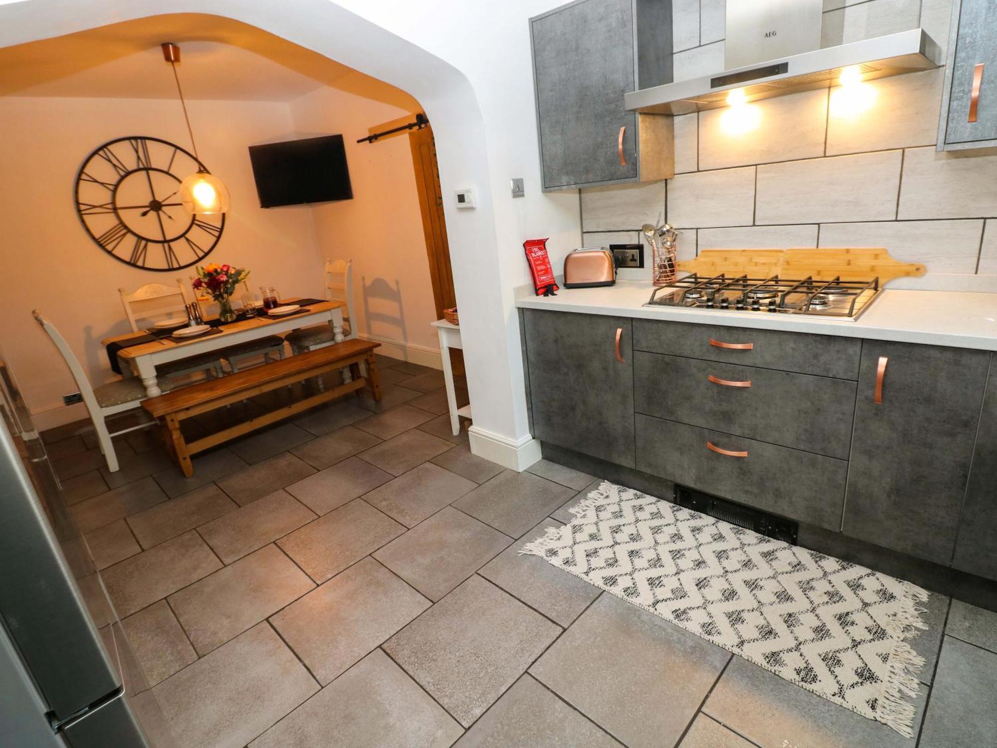 Holiday home 100 Cwmphil Road *