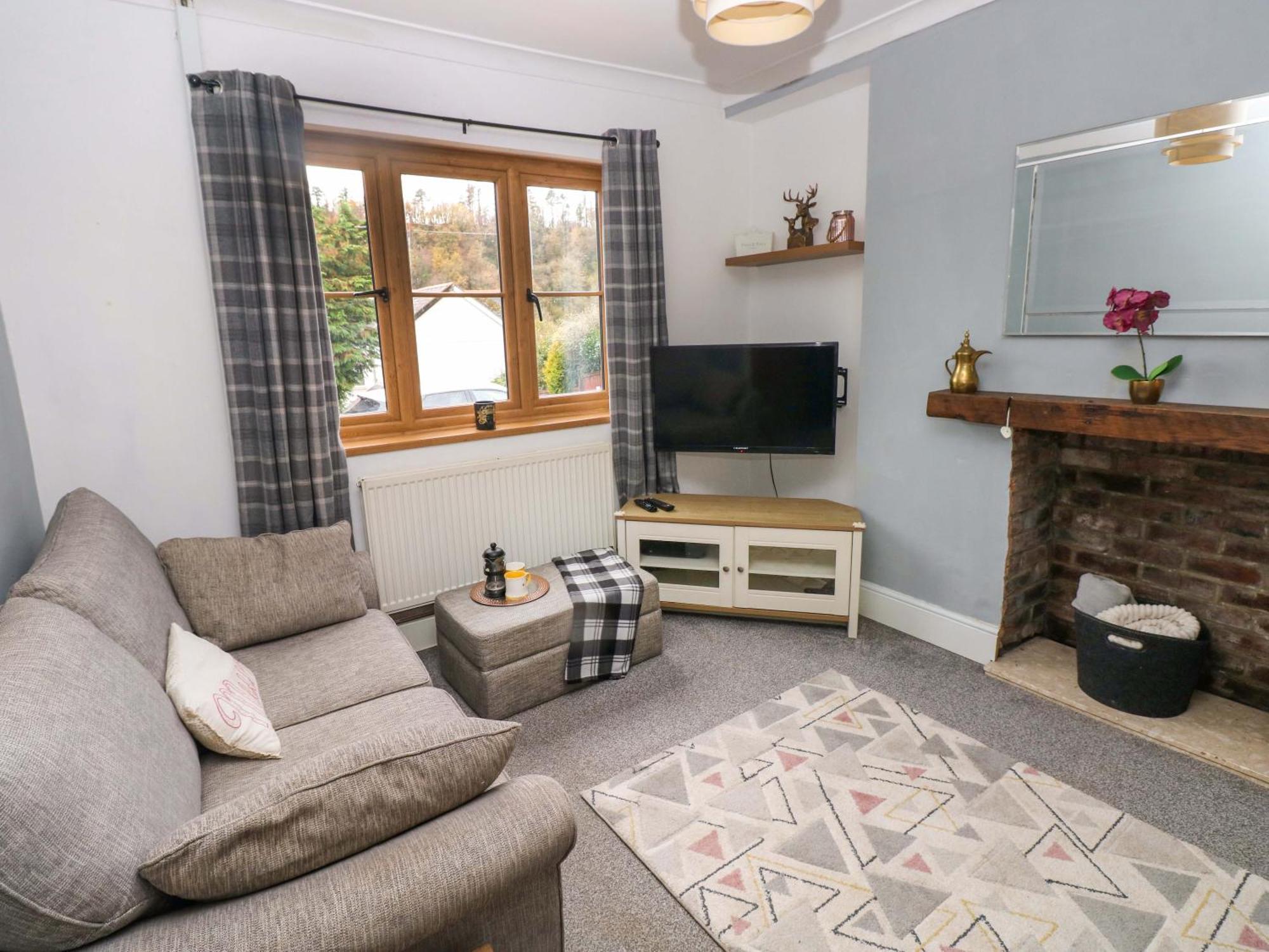 100 Cwmphil Road Holiday home