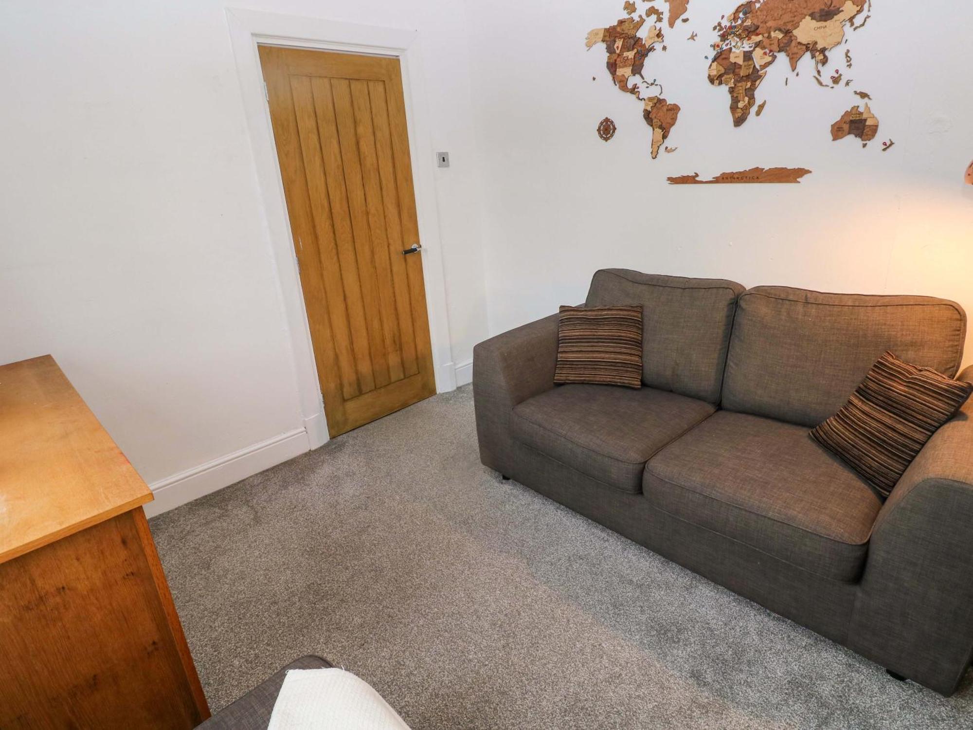 100 Cwmphil Road Holiday home *