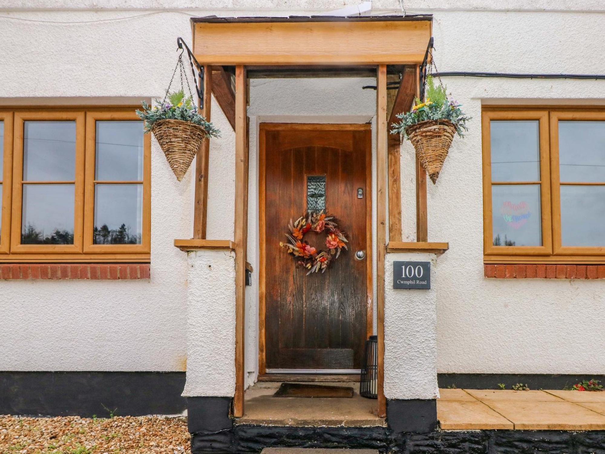Holiday home 100 Cwmphil Road Swansea